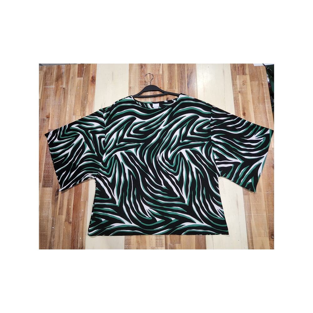 Chico’s Travelers Kimono Sleeve Blk/Grn Zebra Print Size 4